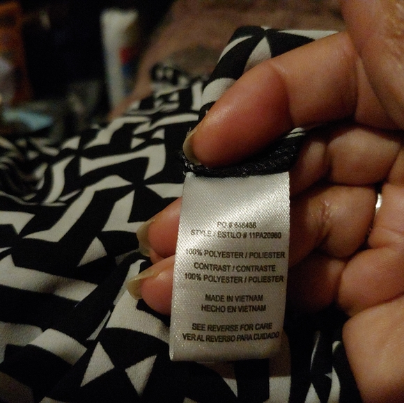 ❤Black & White Sleeveless Top - Picture 5 of 8